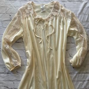 Vintage 60's/70's Cream lace lingerie robe by Mary Barron